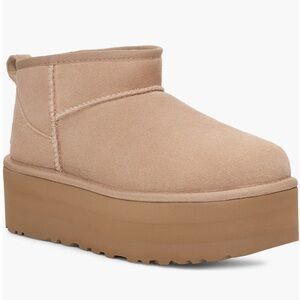 UGG Classic Ultra Mini Platform in Sand sz 6
